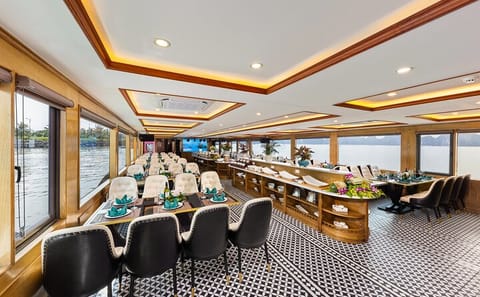 Luxury Day Cruise in Halong Bay with Scenic Highlights