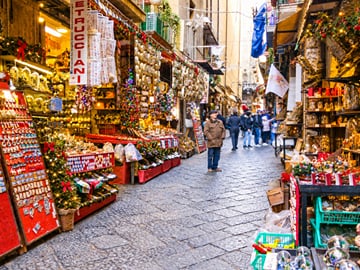 Naples Winter Escape: Street Food, History & San Gregorio Armeno, Private Tour