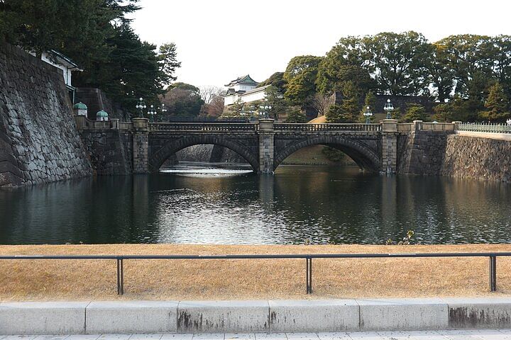 Small Group Walking Tour around Imperial palace and Hie Shrine