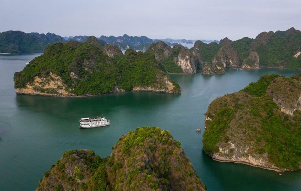 Bai Tu Long Bay Overnight Cruise from Hanoi Inlcuded Transfer