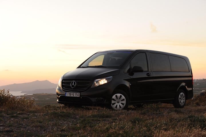 Santorini 5 Hour Private Oia Tour & Lunch/Dinner at a Local Farm