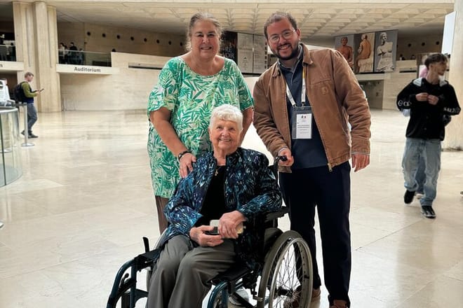 Wheelchair Accessible Private Louvre Tour – Stress-Free & Easy