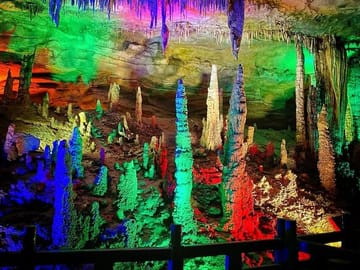 Zhangjiajie: Baofeng Lake Boat Cruise + Yellow Dragon Cave Karst Day Tour