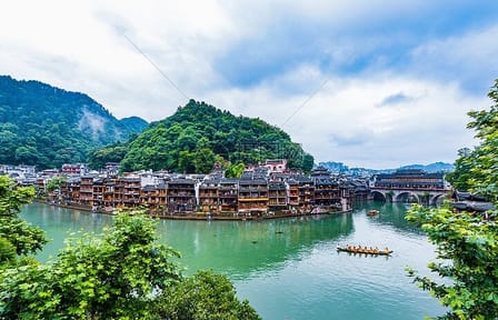 5-Day Cultural and Nature Tour of Zhangjiajie and Fenghuang