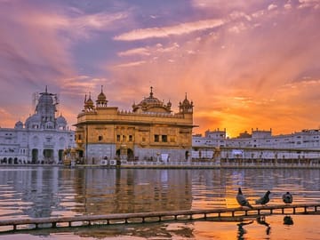 Serenity and Splendor: Golden Temple's timeless beauty!