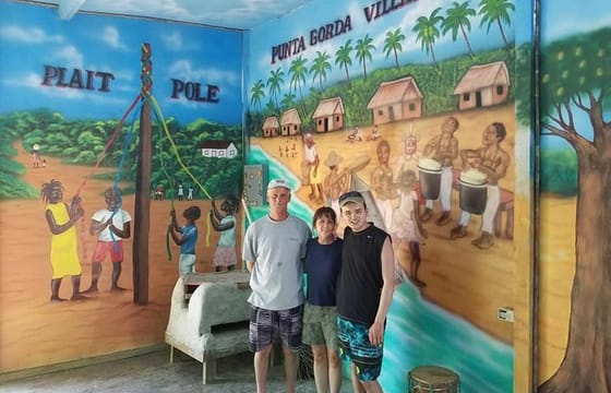 Monkeys and Sloth Hang Out with Island Tour in Roatan