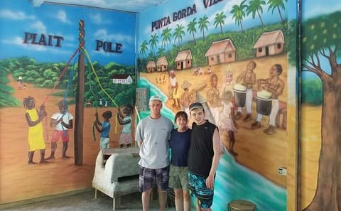 Wildlife Encounter Tour with Monkeys and Sloths in Roatan