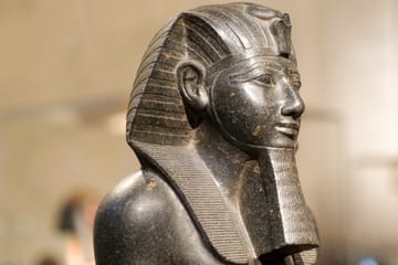 Day Trip to Giza Pyramids and Egyptian Museum from Hurghada
