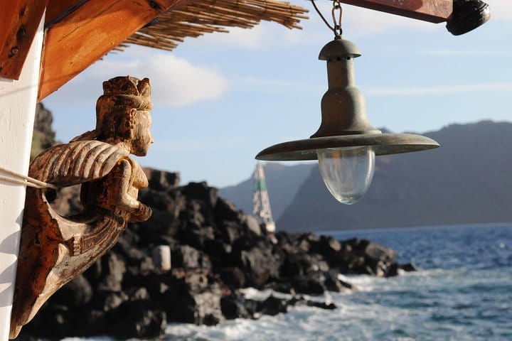 Santorini 5 Hour Private Oia Tour & Lunch/Dinner at a Local Farm