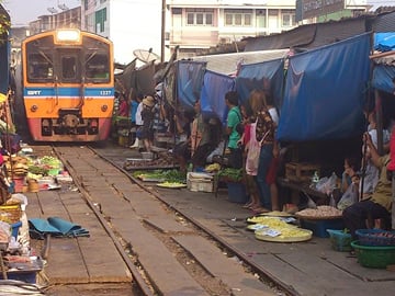 Maeklong Market