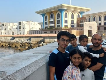 Evening Bus Tour of Muscat's Highlights and Mutrah Souq