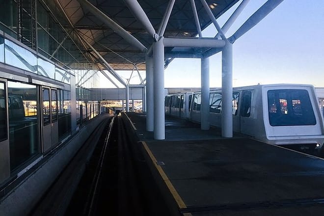 Private transfers between London Stansted - London City Airports photo 3