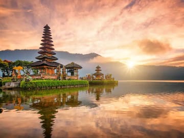 Mount Batur: Sunrise Jeep Tour & Natural Hot Spring