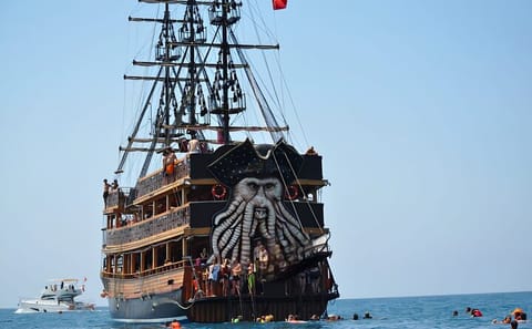 Alanya Pirate Boat Trip with Lunch and Soft Drinks Included