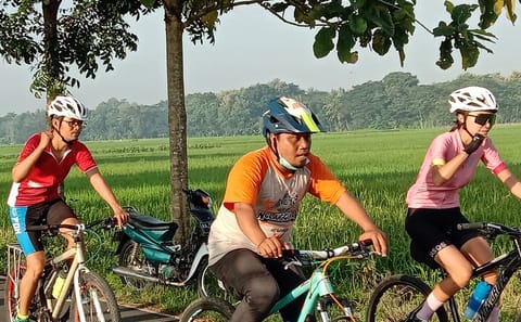 Cycling Tour Through Villages of Kulonprogo, Central Java