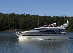 Welcome to the archipelago and cruise