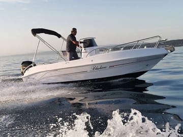 Self-Drive Boat Rental to Blue Lagoon and Comino, Malta
