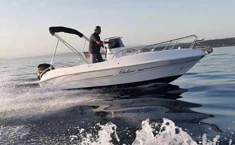 Self-Drive Boat Rental to Blue Lagoon and Comino, Malta