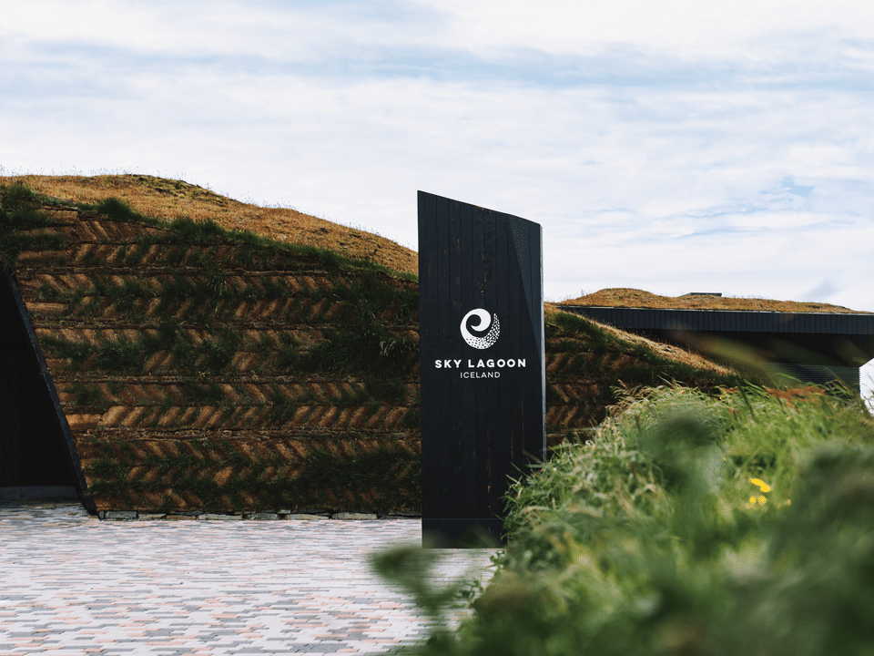 Reykjavik Hotels: Private Transfer to or from Sky Lagoon — VAREN Iceland
