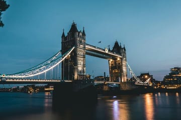 Photoshoot Experience at Tower Bridge in London