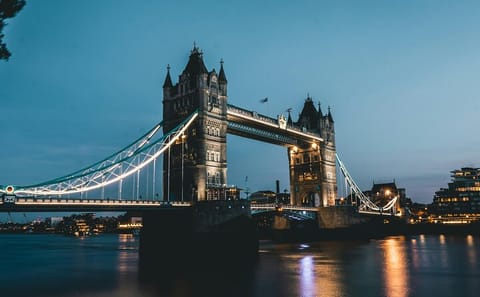 Photoshoot Experience at Tower Bridge in London