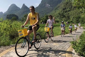 Li River Cruise and Bamboo Rafting Tour in Guilin