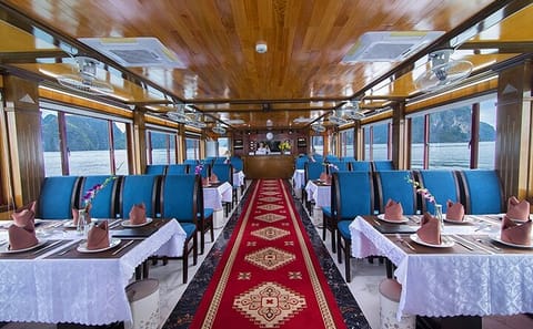 Halong Bay Day Tour from Hanoi by PRIVATE LIMOUSINE on HIGHWAY