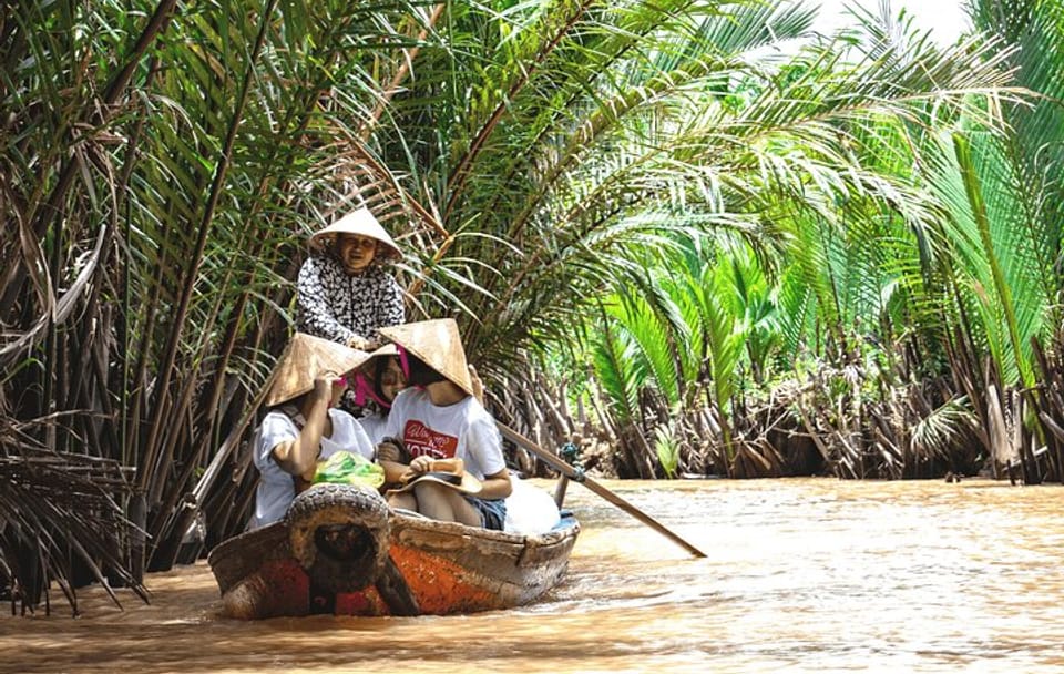 Deluxe Full Day Tour: Cu Chi Tunnels and Mekong Delta