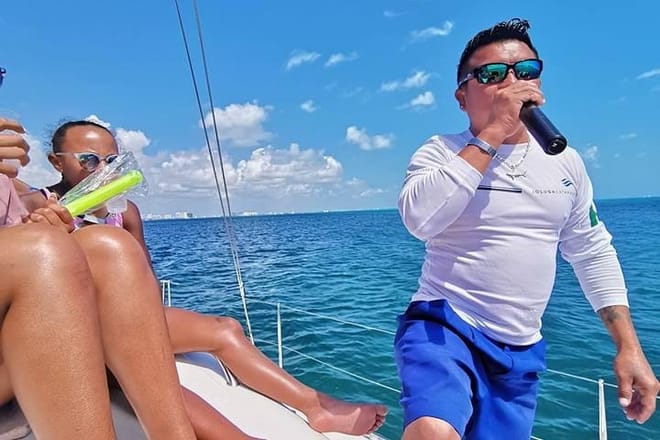 Full-Day Boat Tour to Isla Mujeres from Cancun with Lunch 10