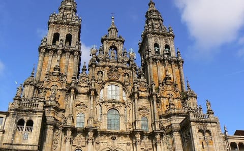Walking Tour of Santiago's Historic Core: La Moneda to Market
