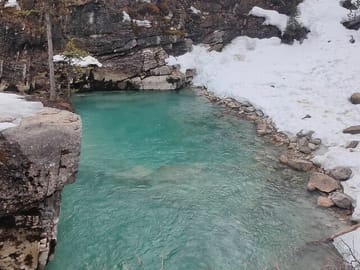 Lake Louise and Marble Canyon Icewalk Tour from Banff