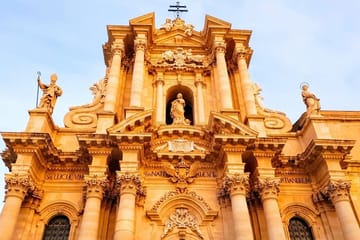 Sicily Day Tour from Malta: Explore Pozzallo and Syracuse
