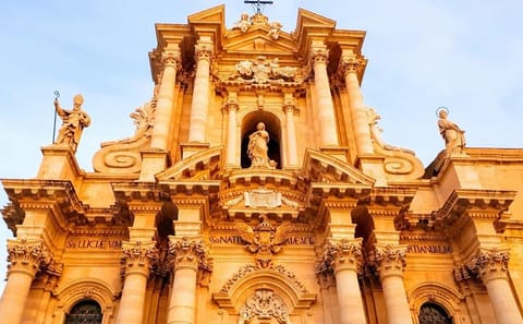 Sicily Day Tour from Malta: Explore Pozzallo and Syracuse