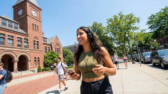Cambridge Audio Tour: Ivy League Legends and City Stories