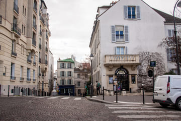 Cinematic Walking Tour of Iconic Film Locations in Paris