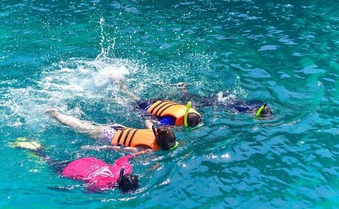 Phuket: Racha Yai & Koh Hey Catamaran Tour