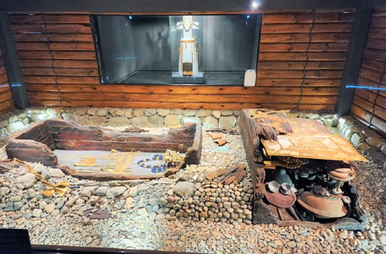 Exhibit of wooden artifacts and burial space inside Cheonmachong Tomb.