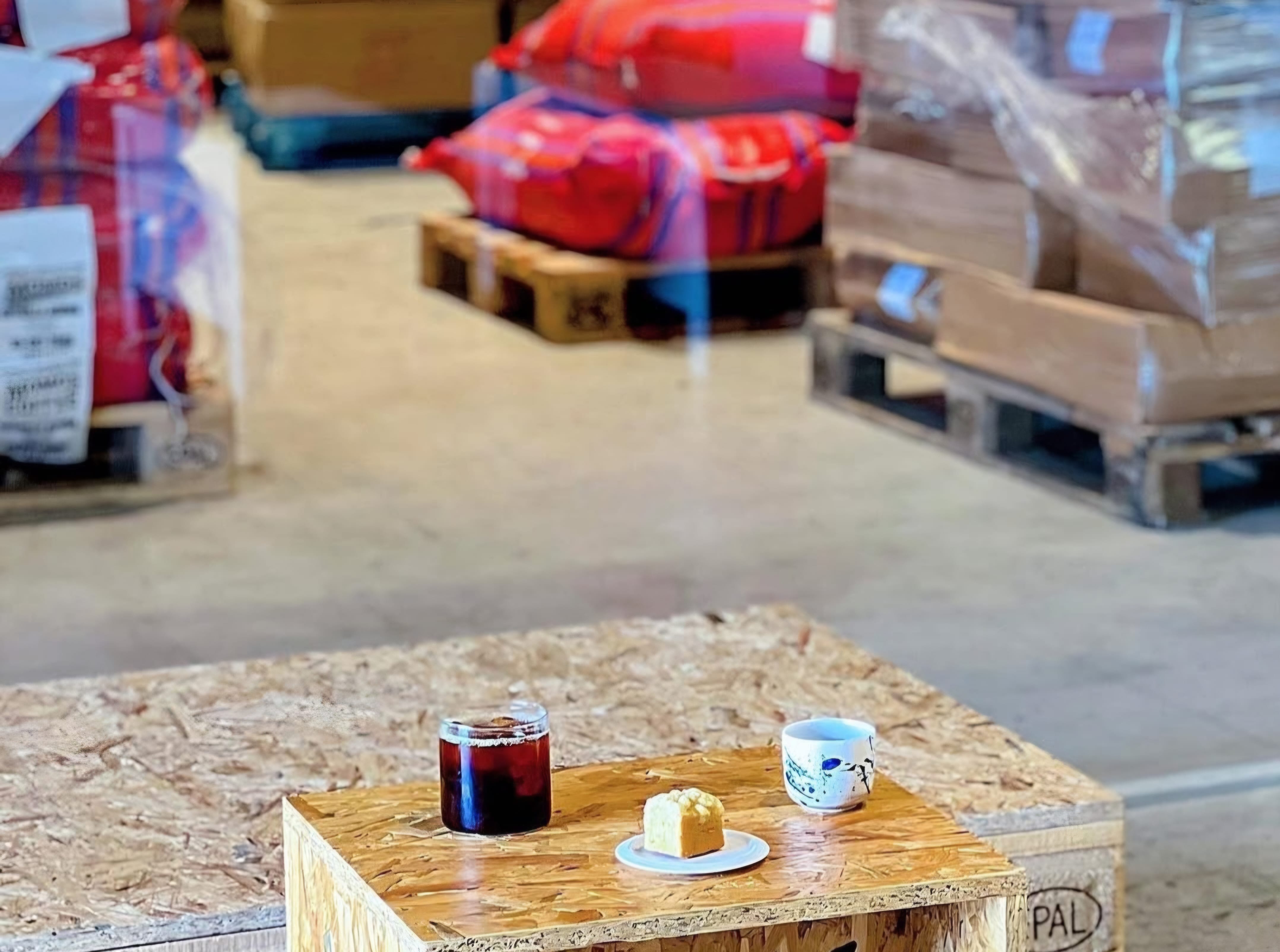 Coffee and desserts.