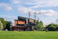 Private VIP Stockholm City Tour – Car, Guide, Snacks & Water Incl 9