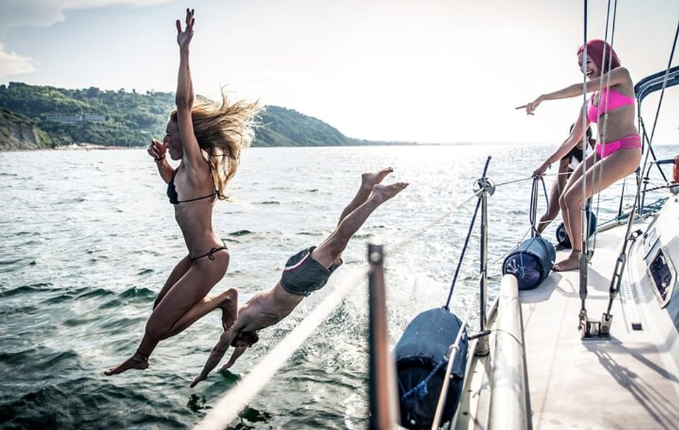Mykonos Catamaran Cruise to Delos with Meal and Drinks
