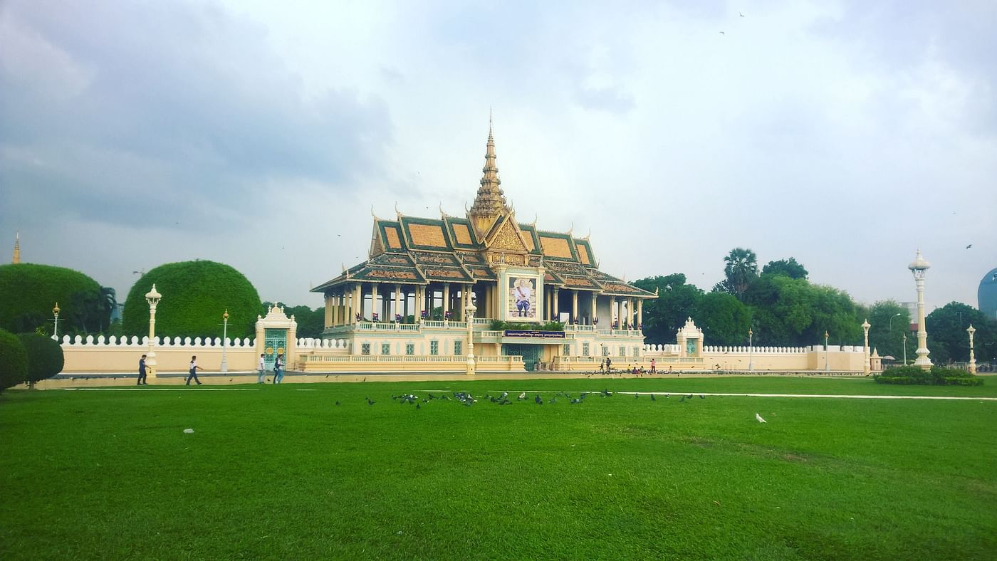 Phnom Penh Cultural and Historical Tour: Royal Palace, Museums & Markets