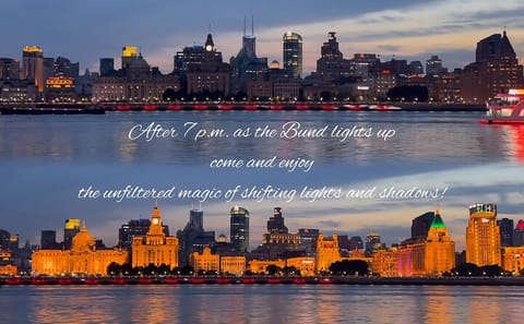 Huangpu River Night Cruise with Dinner in Shanghai