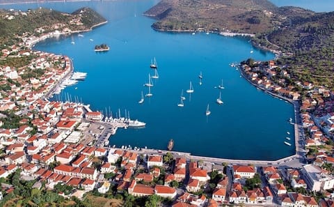 Ithaca Day Cruise to Gidaki Beach and Vathy from Agia Effimia