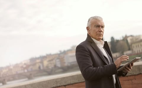 Photoshoot Walking Tour at Ponte Vecchio in Florence