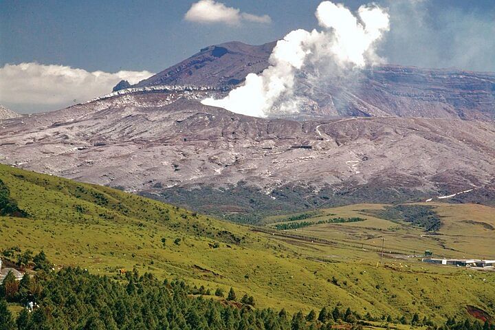 Kyushu Kumamoto and Aso Volcano Castle Day Tour From Hakata