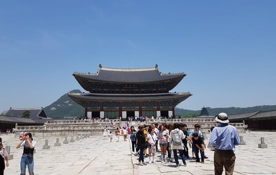 Seoul City Sightseeing Tour Including Gyeongbokgung Palace, N Seoul Tower, and Namsangol Hanok Village
