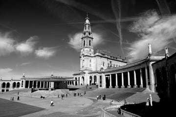 Day Tour to Fatima, Nazare, and Obidos from Porto