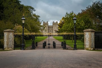 Private Day Trip to Windsor, Stonehenge and Bath from London