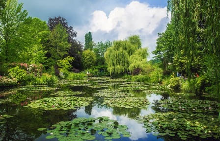 Giverny and Versailles Day Trip from Paris with Guide