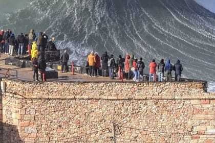 Nazaré Giant Waves Surf Tour – Experience Portugal’s Big Wave Capital